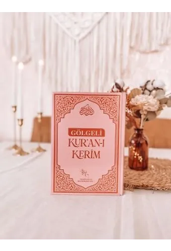 Gölgeli Kur'an-I Kerim Pembe (Kalem Hediyeli) Kalemle Yazılabilen Bilgisayar Hatlı Yazı Mushafı